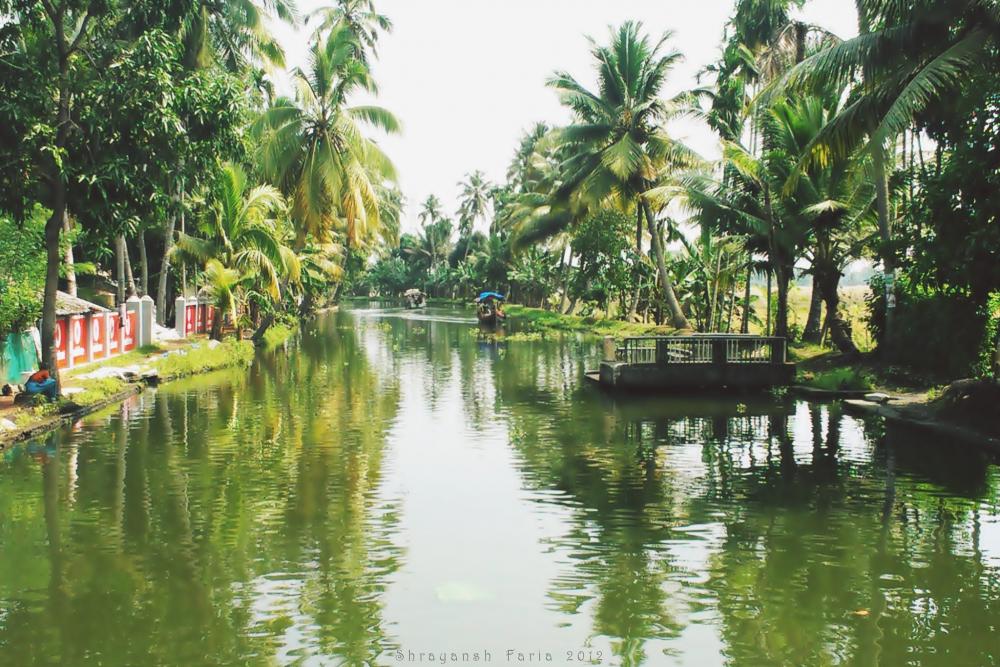 Pathiramanal inside view